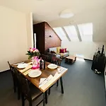 Loft Grojec Apartment