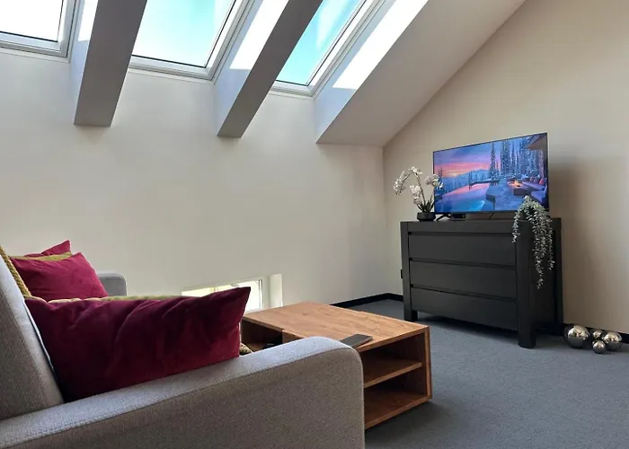 Loft Grojec شقة *